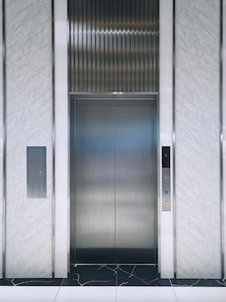 خرابی درب آسانسور